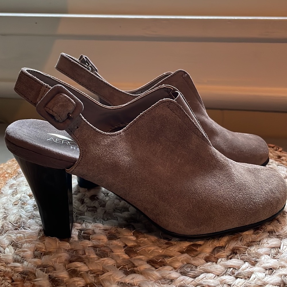 NIB AEROSOLES Gray 🩶 Suede Sling Back Heel in size 6.5M